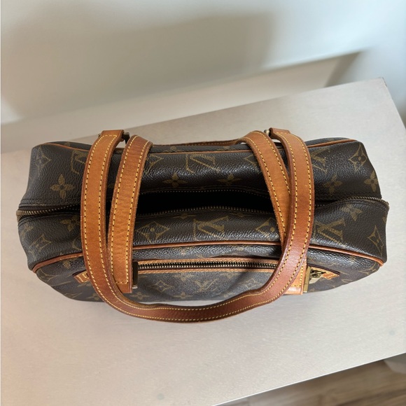 Louis Vuitton Cite MM Monogram Bag - Picture 9 of 10